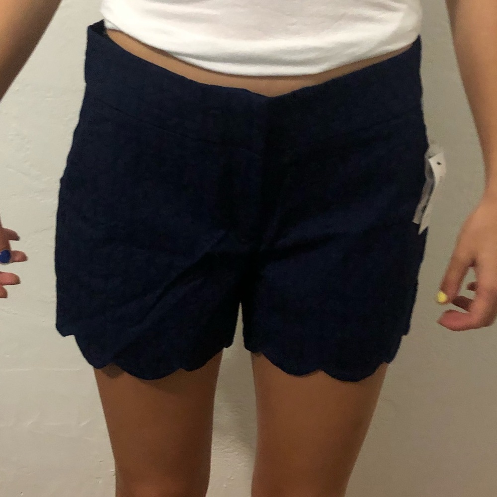 Crown & Ivy Shelby Scalloped Shorts